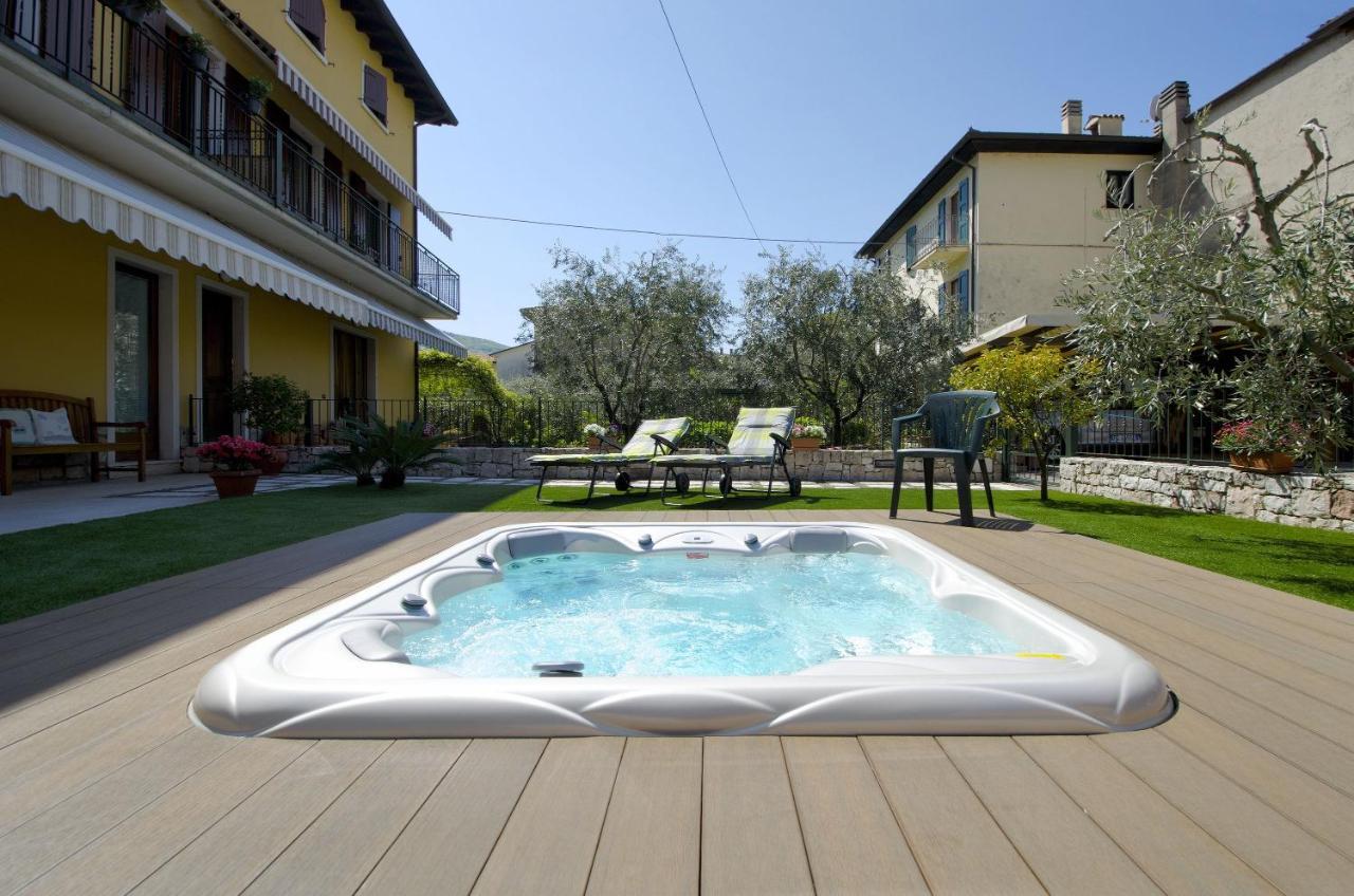 Apartament Accogliente Apt Al Centro Con Giardino E Jacuzzi Torri Del Benaco Zewnętrze zdjęcie