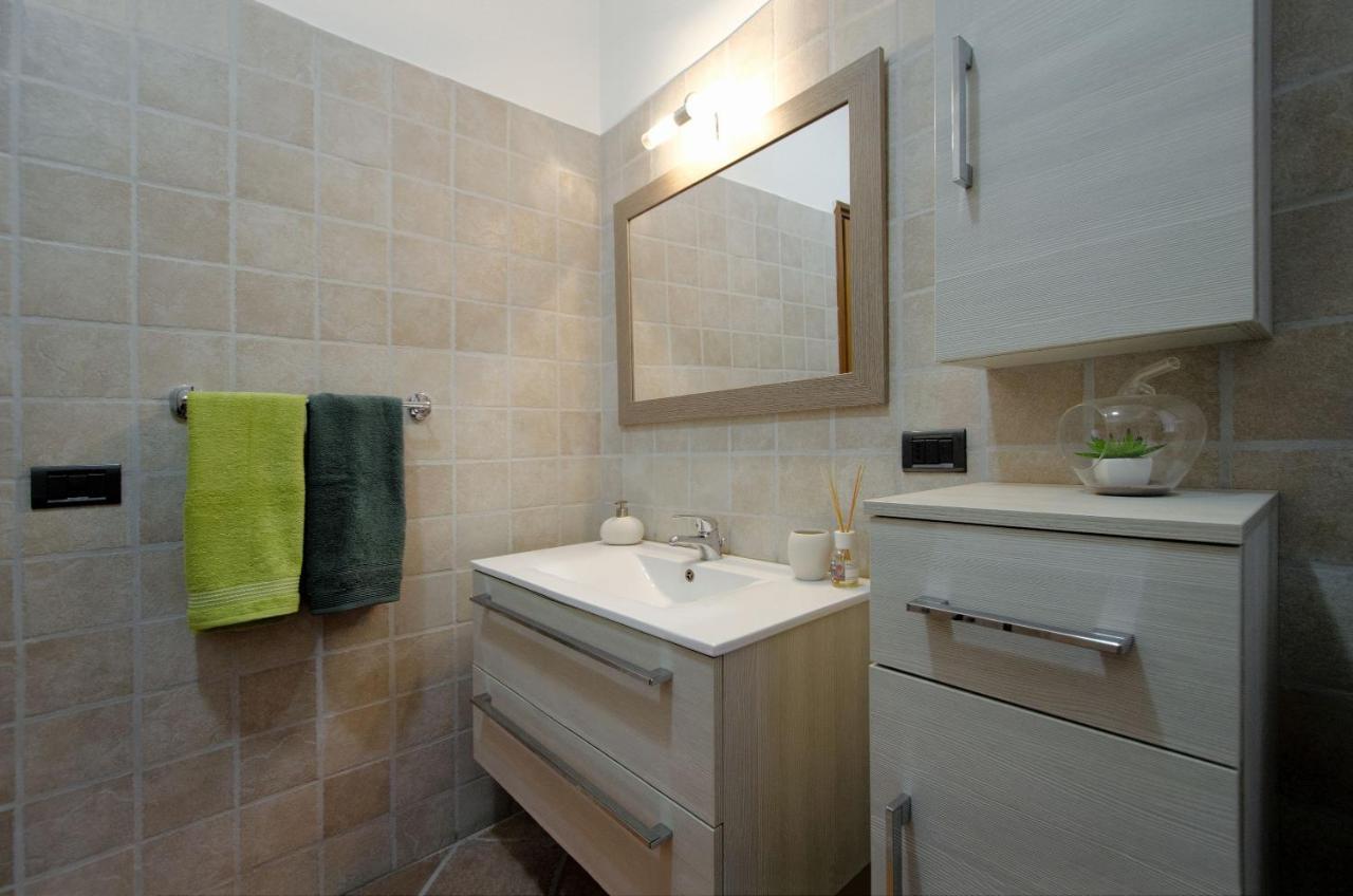 Apartament Accogliente Apt Al Centro Con Giardino E Jacuzzi Torri Del Benaco Zewnętrze zdjęcie